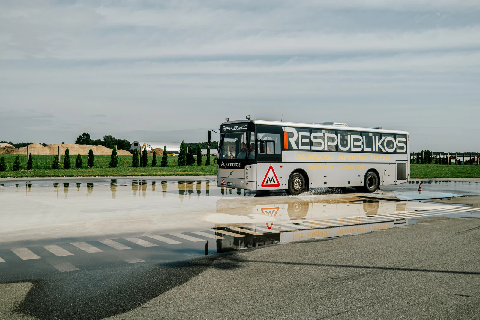 Respublikos mokomasis D kategorijos autobusas.